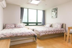 
A bed or beds in a room at Eve Hongdae
