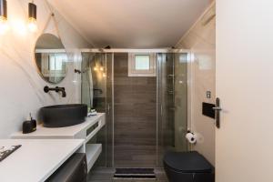 Ett badrum på Ocean Dream Apartment!