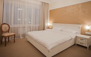 Postel nebo postele na pokoji v ubytování Orly Park-Hotel