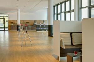 Posezení v ubytování IntercityHotel Berlin Hauptbahnhof