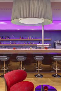 Lounge nebo bar v ubytování IntercityHotel Berlin Hauptbahnhof