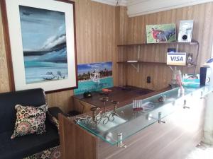 a glass counter in a room with a couch at Hostal Poseidon del Mar in San Andrés