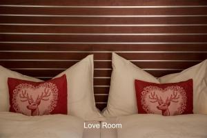 Ліжко або ліжка в номері Hotel Hirschen - Grindelwald
