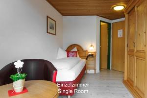 Ліжко або ліжка в номері Hotel Hirschen - Grindelwald