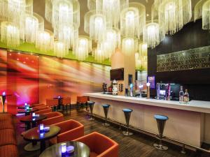A área de bar ou lounge em ibis Mall Avenue Dubai