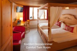 Ліжко або ліжка в номері Hotel Hirschen - Grindelwald