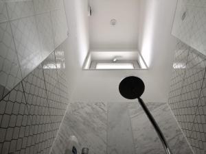 Ein Badezimmer in der Unterkunft Industriële WOW! Private studio 35m2