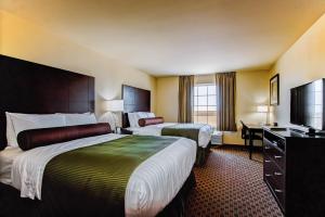 Postel nebo postele na pokoji v ubytování Cobblestone Inn & Suites - Eads