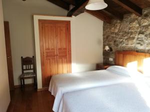 A bed or beds in a room at La Corte del Rondiellu 1