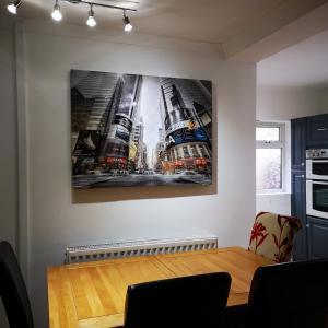 RocesterにあるNorthfield Houseのダイニングルーム(テーブル付)