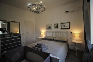 a bedroom with a bed with two lamps and a mirror at Villa Dei Sogni in Greve in Chianti