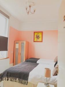 Postel nebo postele na pokoji v ubytování Caspian Hotel