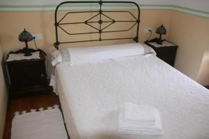 Łóżko lub łóżka w pokoju w obiekcie Casa Pousadoira