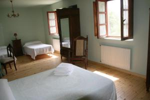 Łóżko lub łóżka w pokoju w obiekcie Casa Pousadoira