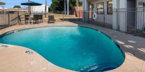 Bazén v ubytování Motel 6 Irving - Loop 12 nebo v jeho okolí