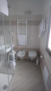 Koupelna v ubytování Hotel Lory