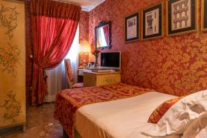 Un ou plusieurs lits dans un hébergement de l'établissement Hotel Santo Stefano