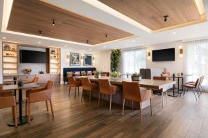 a large dining room with tables and chairs at Hyatt Place Santa Barbara in Santa Barbara