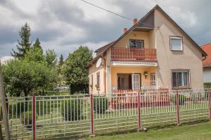 Budova, v ktorej sa dovolenkový dom nachádza + 7 fotografií