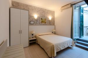 Postel nebo postele na pokoji v ubytování Hotel Marina + 37 fotografií