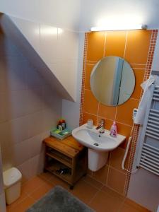a bathroom with a sink and a mirror at Apartmán FuFu in Prostřední Lánov
