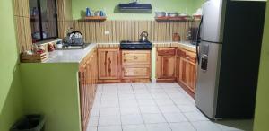 Kuchyň nebo kuchyňský kout v ubytování Villas La Quinta
