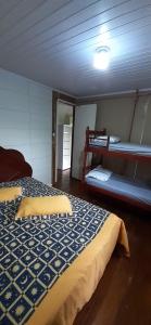 Katil atau katil-katil dalam bilik di Casas de Férias Laguna