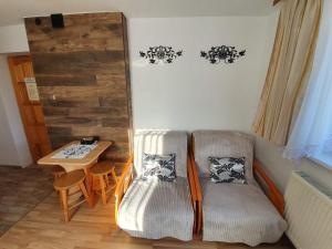 Posedenie v ubytovaní Pokoje i Apartamenty Regionalny Styl ul Króle 1a Zakopane