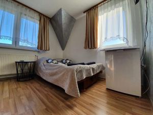 Posteľ alebo postele v izbe v ubytovaní Pokoje i Apartamenty Regionalny Styl ul Króle 1a Zakopane