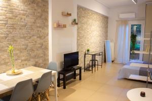 A seating area at Cozy Studio in Central Glyfada