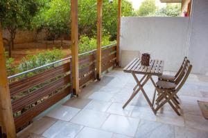 A balcony or terrace at Cozy Studio in Central Glyfada