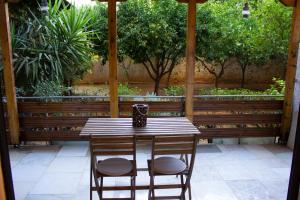 A garden outside Cozy Studio in Central Glyfada