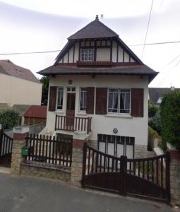 Gallery image of Charmante maison à 30m de la plage, wifi, vélo in Ouistreham