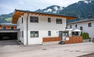 Nespecifikovaný výhled na hory nebo výhled na hory při pohledu z apartmánu