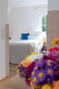 Postel nebo postele na pokoji v ubytování hezelhof hotel
