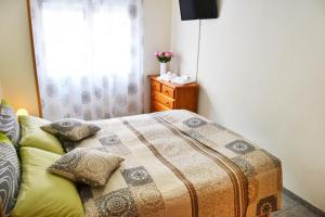Łóżko lub łóżka w pokoju w obiekcie Sant Pere 139 Apartments
