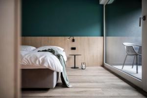 A bed or beds in a room at Sambucus Apartments -Premium Apartments for You and Your Dog