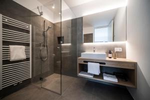 A bathroom at Sambucus Apartments -Premium Apartments for You and Your Dog