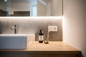 A bathroom at Sambucus Apartments -Premium Apartments for You and Your Dog