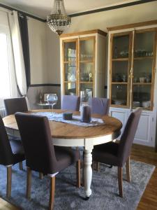 a dining room with a wooden table and chairs at Maison *** 400m plage du sillon et thermes marins in Saint Malo