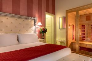 a hotel room with two beds and a lamp at Hotel Ginori Al Duomo in Florence