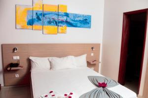 Ένα ή περισσότερα κρεβάτια σε δωμάτιο στο Hotel Cesaria
