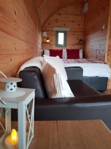 Un pat sau paturi într-o cameră la Hebrides Bothy