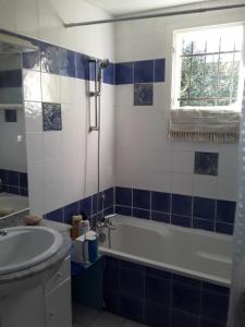 Afbeelding uit fotogalerij van La Maison d'Alruna in Beauchalot