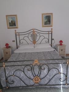 A bed or beds in a room at Le Tre Rose