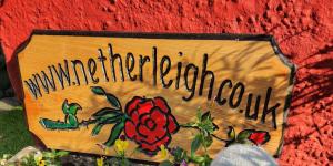 Minutes from Lyme Regis Self-Catering Suite with Stunning Countryside Views & Double Bath的证书、奖牌、标识或其他文件