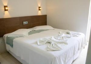 Postel nebo postele na pokoji v ubytování Hotel Amendoeiras