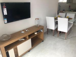 Televízia a/alebo spoločenská miestnosť v ubytovaní Makaiba Residence Flat dr Artur Licio