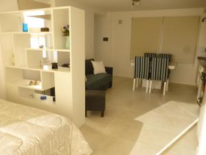 A bed or beds in a room at 1-1/2 AMB c/BALCON SOLEADO en EDIFICIO FRENTE AL MAR