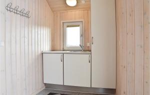 Kuchyň nebo kuchyňský kout v ubytování Holiday Home Alkajavej